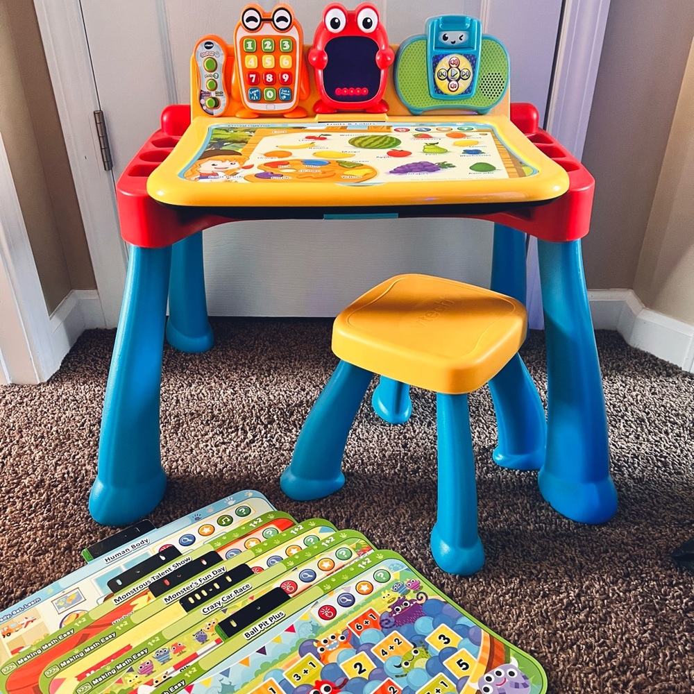 VTech Touch and Learn Activity Desk Deluxe with Additional Bundle